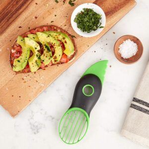 用它来切和挖牛油果 Good Grips 3-in-1 Avocado Slicer