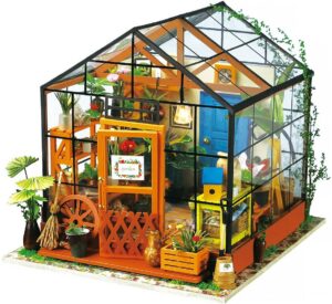 儿童DIY玩具屋套装 ROBOTIME DIY Dollhouse Wooden Miniature Furniture Kit Mini Green House with LED