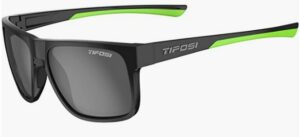 场外多功能性：Tifosi Optics Swick Sunglasses