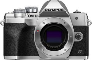 适合初学者的最佳中低档相机 : Olympus OM-D E-M10 Mark IV 